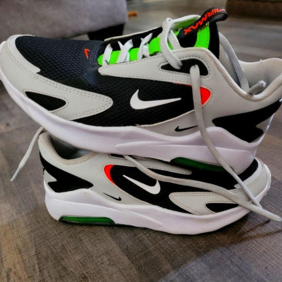 Nike Shoes - Nike airmax bolt size 7